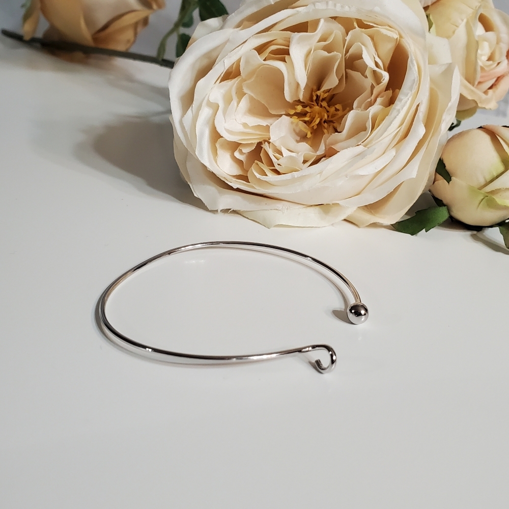 Hook & Knot Bangle - Picture 5 of 5